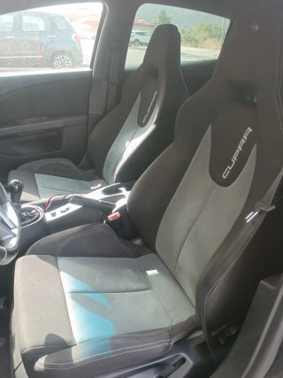 SEAT Leon Cupra R