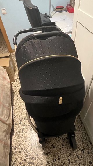 Carrito de bebé negro
