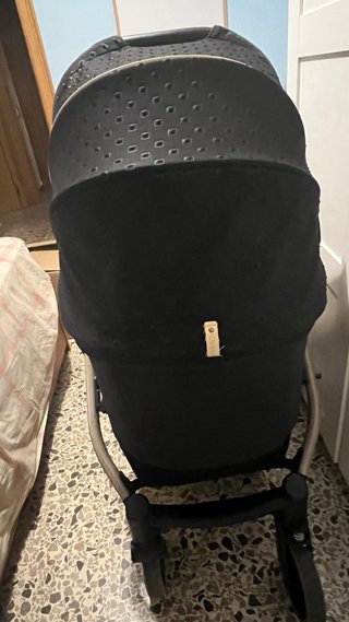 Carrito de bebé negro