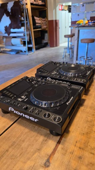 2x Pioneer CDJ-2000 DJ Media Player