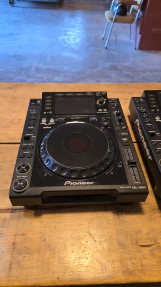 2x Pioneer CDJ-2000 DJ Media Player