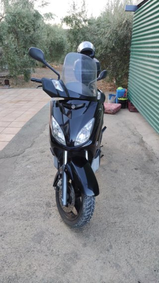 Yamaha Xmax 250i Negra y Verde