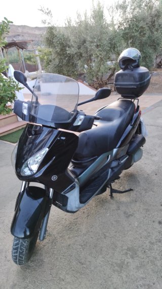 Yamaha Xmax 250i Negra y Verde