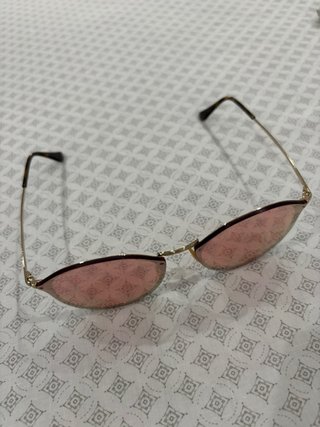 Gafas de sol Ray-Ban doradas y rosas