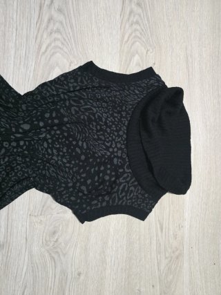 Vestido negro con estampado animal