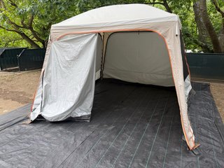 Carpa Quechua Beige y Blanca
