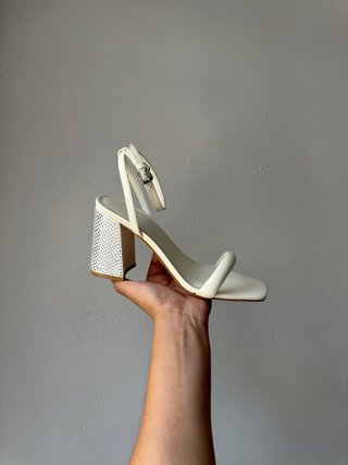 Sandalias con tacón Guess Gelectra ‘Ivory’
