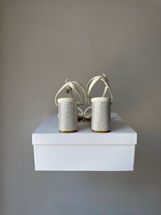 Sandalias con tacón Guess Gelectra ‘Ivory’