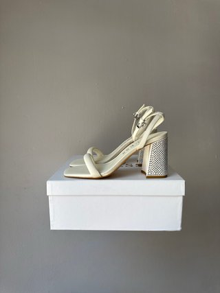Sandalias con tacón Guess Gelectra ‘Ivory’