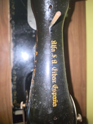 Máquina de coser Alfa antigua