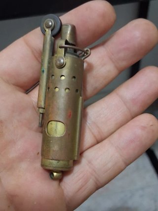 Mechero antiguo de latón