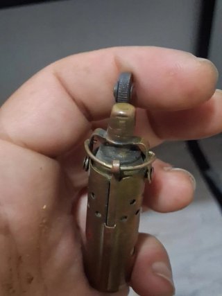 Mechero antiguo de latón