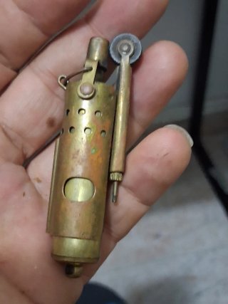 Mechero antiguo de latón