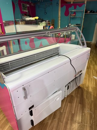 Vitrina helados ISA Clever 13 cubetas refrigerada