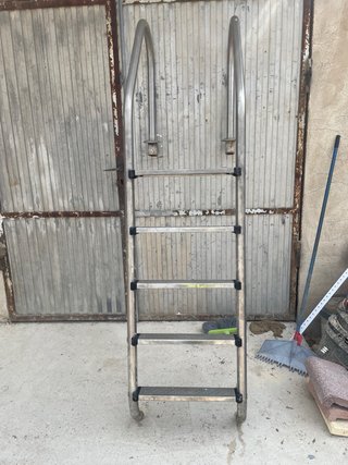 Escalera Piscina Metal y Plástico
