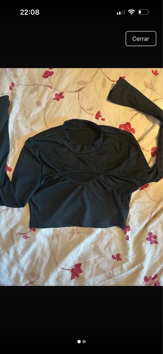 Top negro manga larga con escote