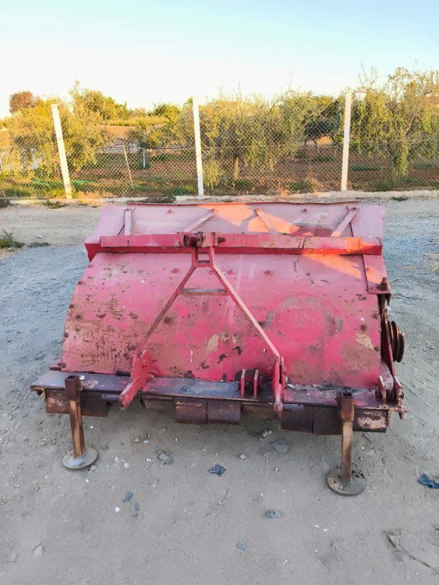 Picadora agrícola averiada