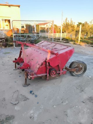 Picadora agrícola averiada