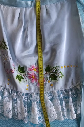 Delantal traje patronal bordado a mano