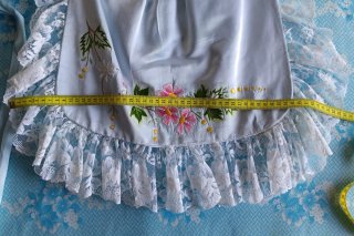 Delantal traje patronal bordado a mano