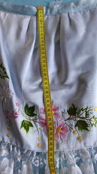 Delantal traje patronal bordado a mano