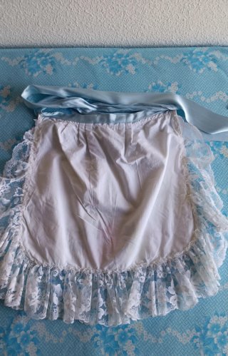 Delantal traje patronal bordado a mano