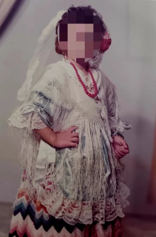Delantal traje patronal bordado a mano
