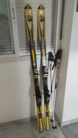Esquís Rossignol y Bastones No se hacen envíos.