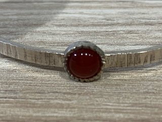 Pulsera esclava plata con piedra roja