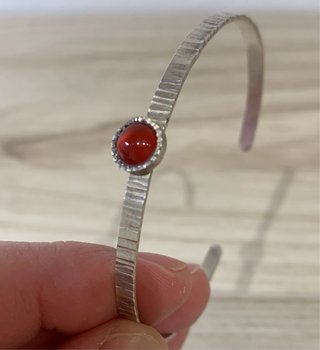Pulsera esclava plata con piedra roja