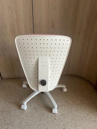 Silla de escritorio rosa y blanca