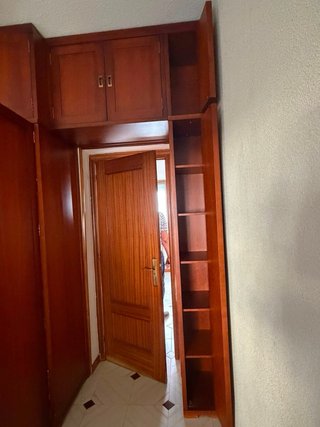 Armario grande de madera