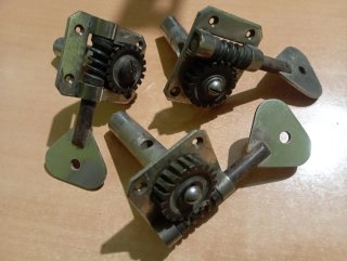 Clavijas antiguas para contrabajo de tres cuerdas