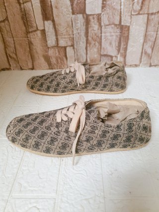Preciosas Zapatillas Guess Talla 45