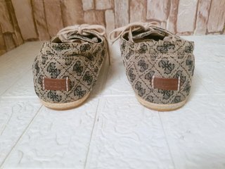 Preciosas Zapatillas Guess Talla 45