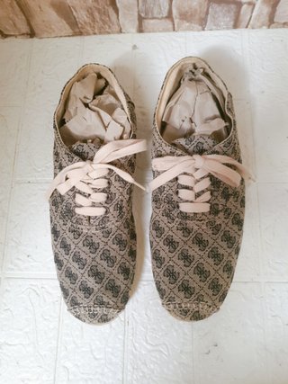 Preciosas Zapatillas Guess Talla 45