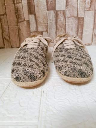 Preciosas Zapatillas Guess Talla 45