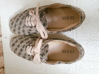 Preciosas Zapatillas Guess Talla 45