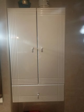 Armario de baño blanco