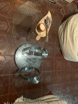 Mesa de centro redonda de cristal y metal