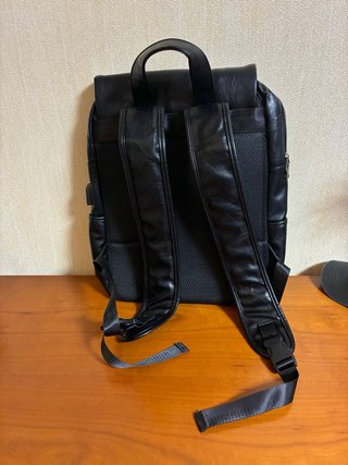 Mochila negra estilo vintage