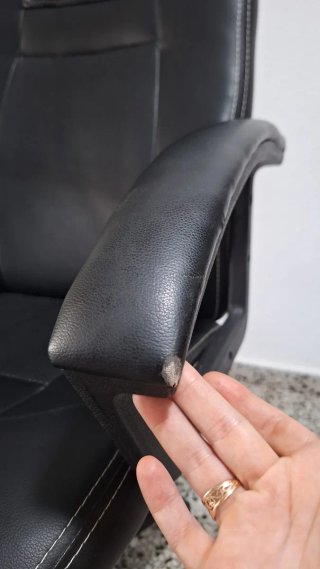 Silla de oficina negra en buen estado