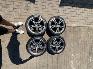 Llantas OEM BMW Serie 1 F44 R18 + neumáticos.