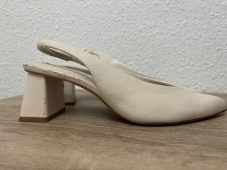 Tacones beige talla 39