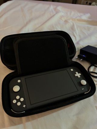 Nintendo Switch Lite Gris + funda