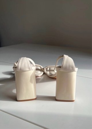 Sandalias tacón ancho Stradivarius T.40