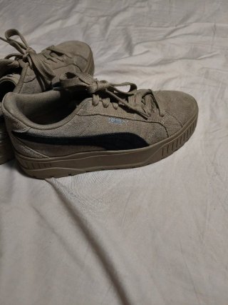 Zapatillas Puma marrones claro con poca plataforma
