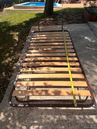 Cama plegable 90cm. Estructura metálica con ruedas