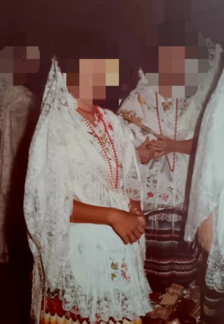 Mantilla blanca para fiestas patronales o eventos.