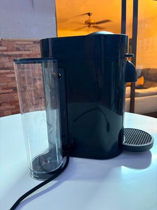 Cafetera Nespresso Vertuo Plus Negra